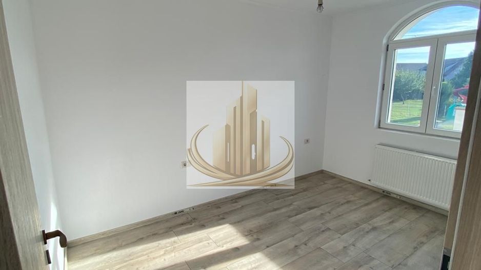 Casă 5 camere, 2 niveluri, intrări și utilități separate – Șag - Poză 10
