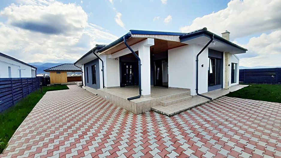 Casa noua in Cristian, libera, gata pentru a fi locuita. - Poză 1