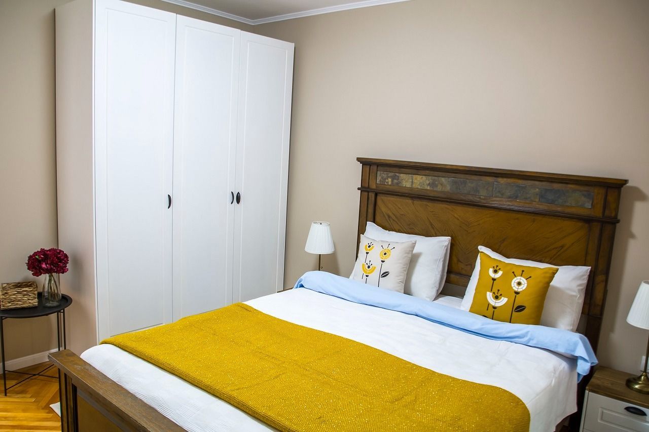 APARTAMENT  CU 3 CAMERE  CU VEDERE SPRE PIATA SF.GHEORGHE - Poză 9