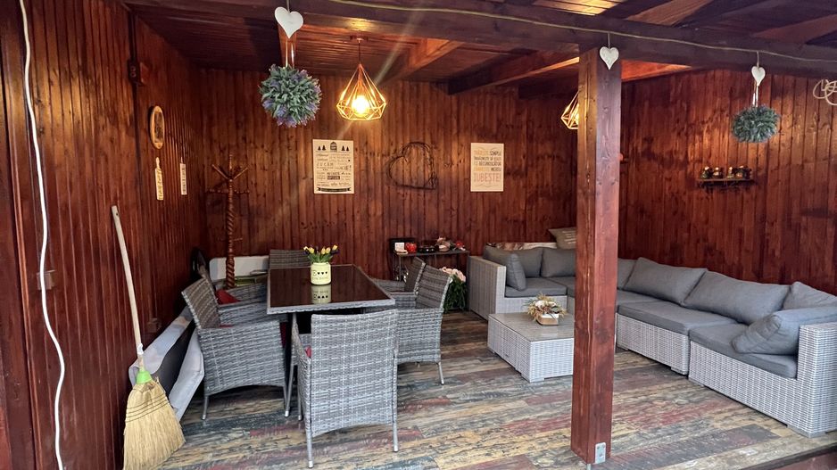 O căsuța cocheta, cu o atmosfera primitoare și calda - Poză 7