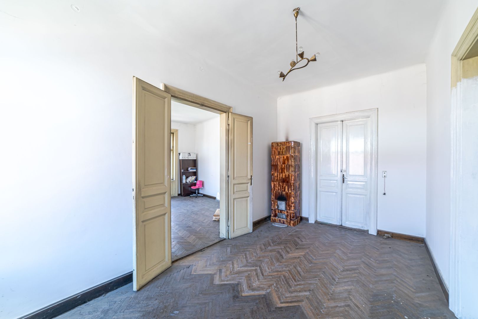 Apartament ultracentral cu potențial extraordinar - Poză 6