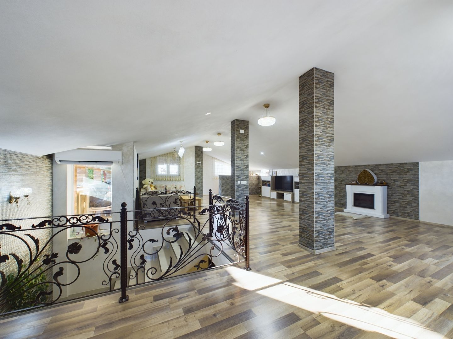 Casă / Vilă 5 camere + Mansarda Foarte Spatioasa - Poză 18