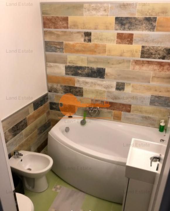 APARTAMENT CU 3 CAMERE - Poză 1