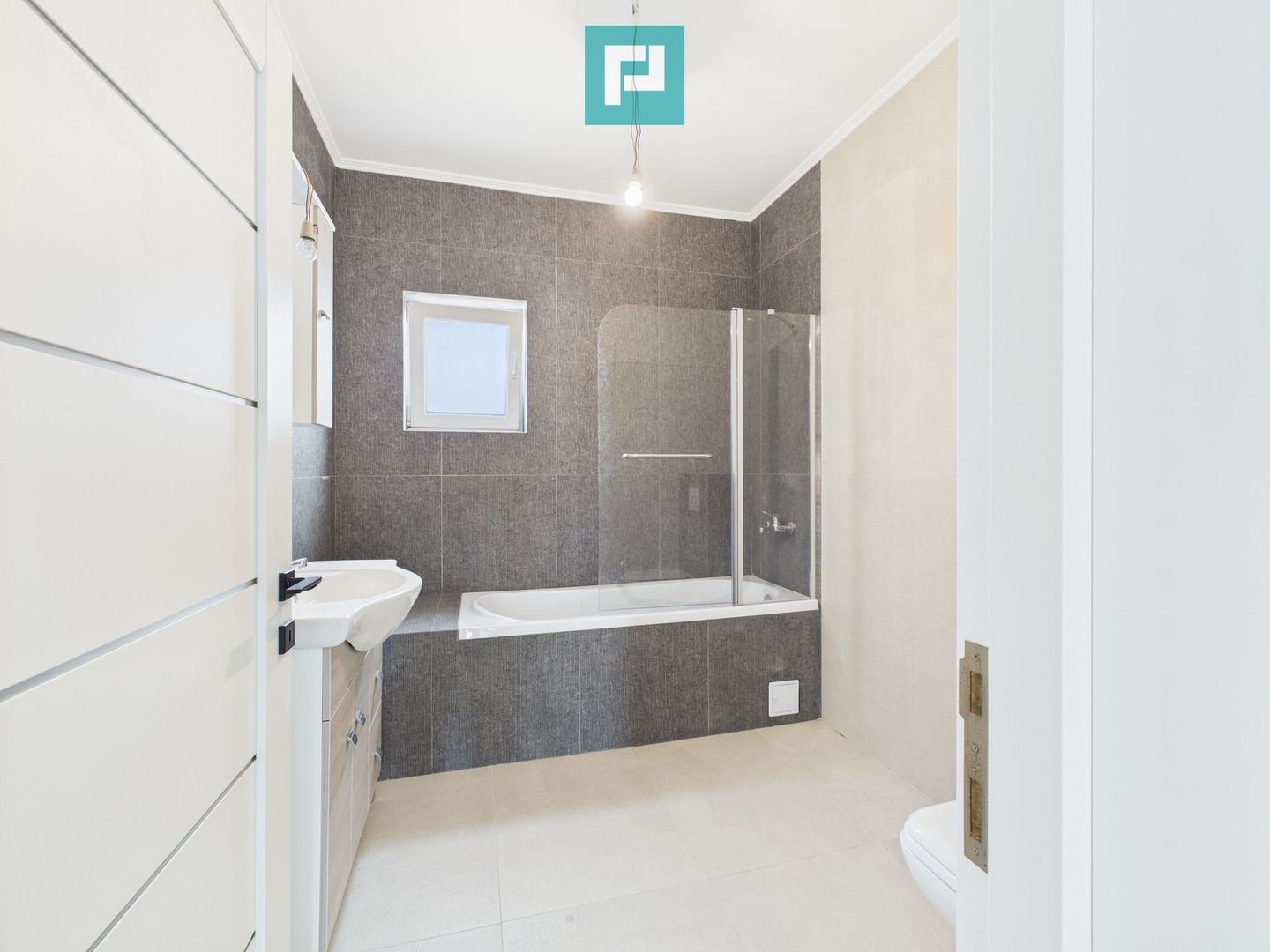 Casă modernă cu 4 camere în Becicherecul Mic - Poză 4