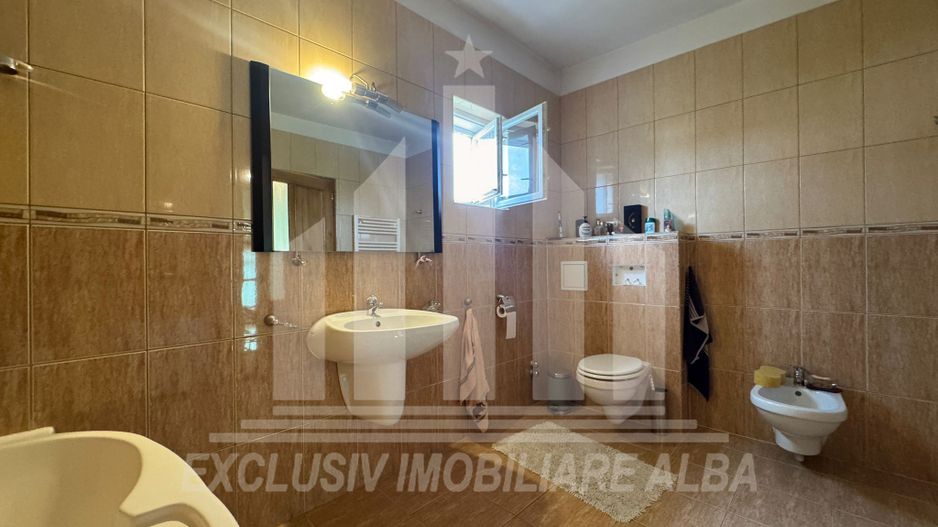 Casa individuala | Pensiune | 380 mp | 1377 mp teren | Cetate - Poză 8