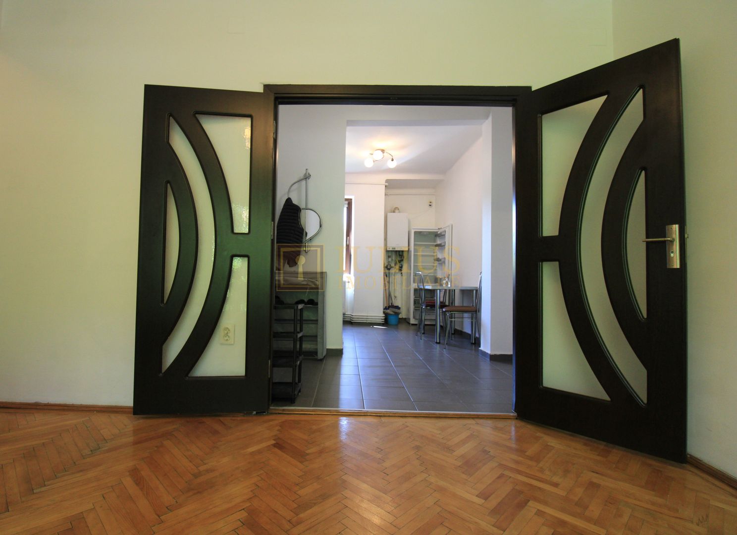 Central; Bdl Mihai Viteazu, 3 camere, centrala proprie - Poză 4