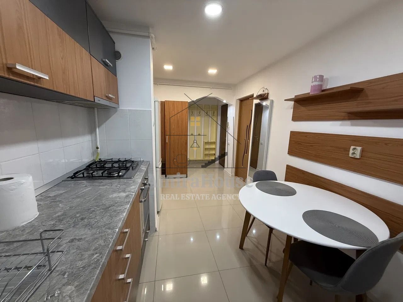 Apartament 3 camere mobilat si 2 garaje zona Bucium - Poză 6