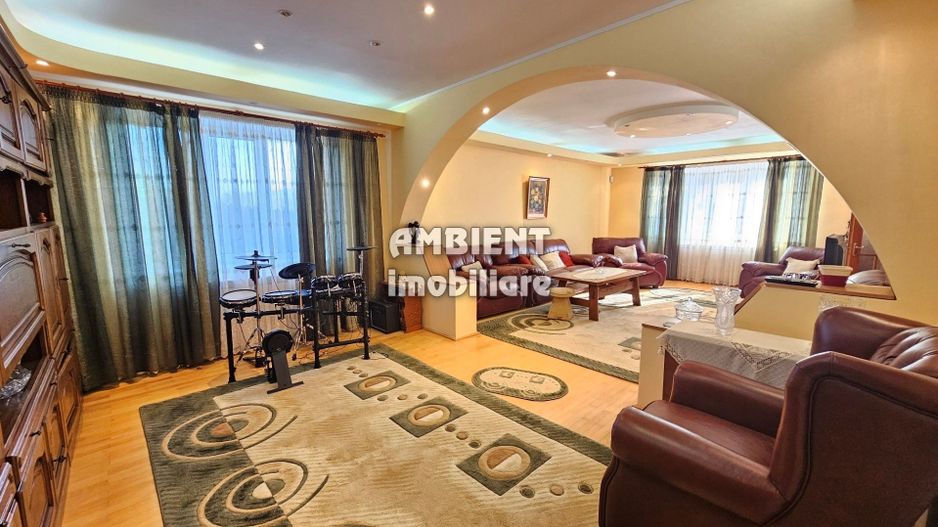 VILĂ P+1E, teren 2.200 mp, zona CASTANILOR; - Poză 4