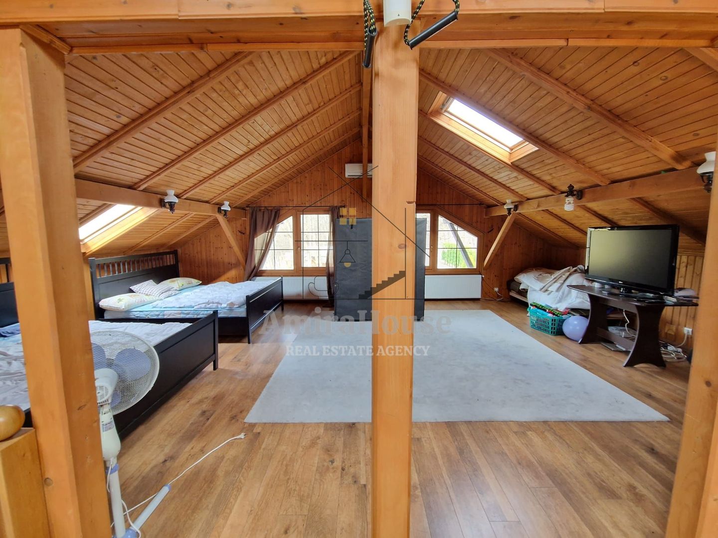 Casa din lemn D+P+M de 400 mp utili si teren 3.000 mp zona Faget - Poză 13