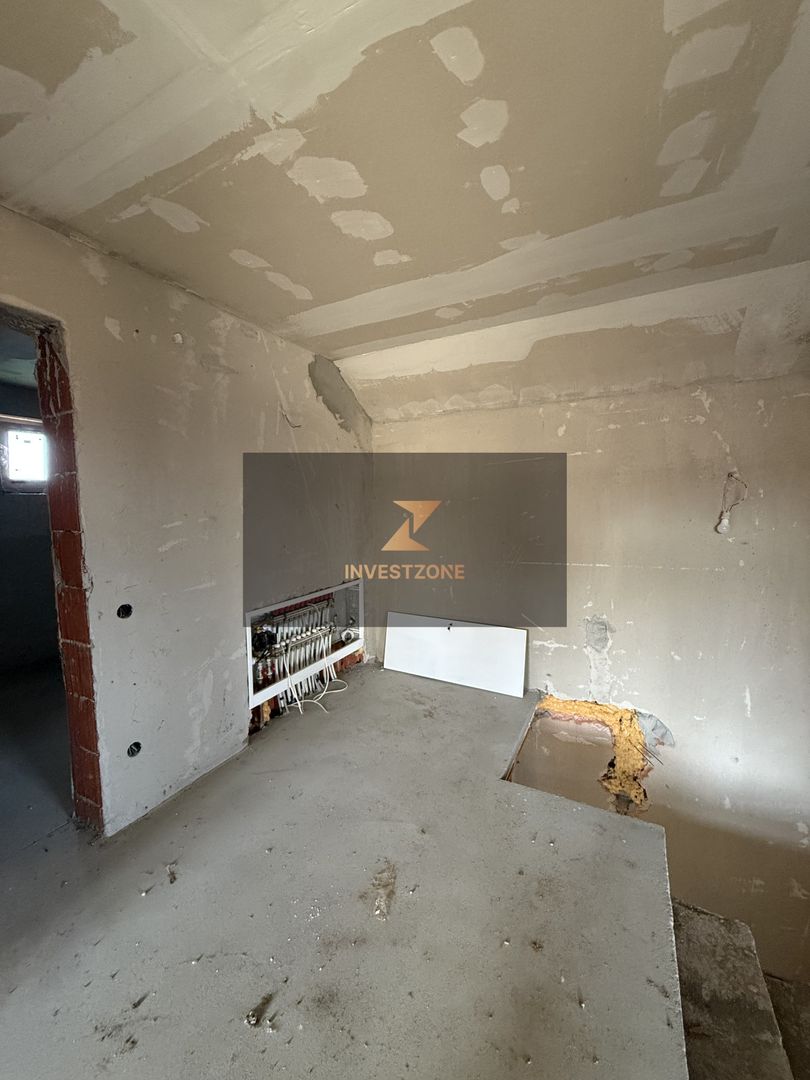 Casă spațioasă cu teren 806 mp - Poză 12