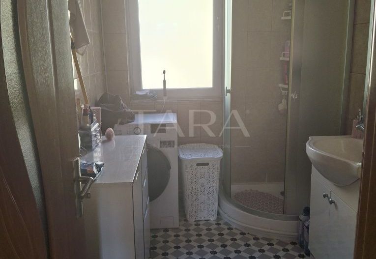 Apartament 2 camere decomandat, etaj 1, renovat parțial. - Poză 6