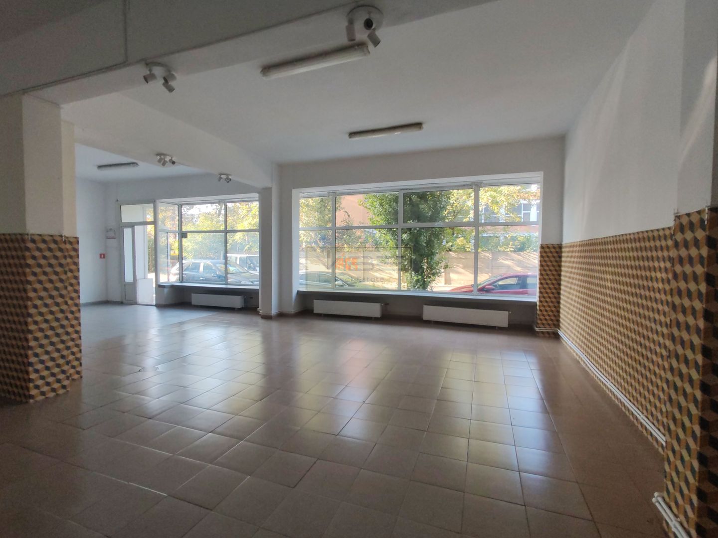 Spațiu comercial - deschidere 10 ml-amenajat! - Poză 12