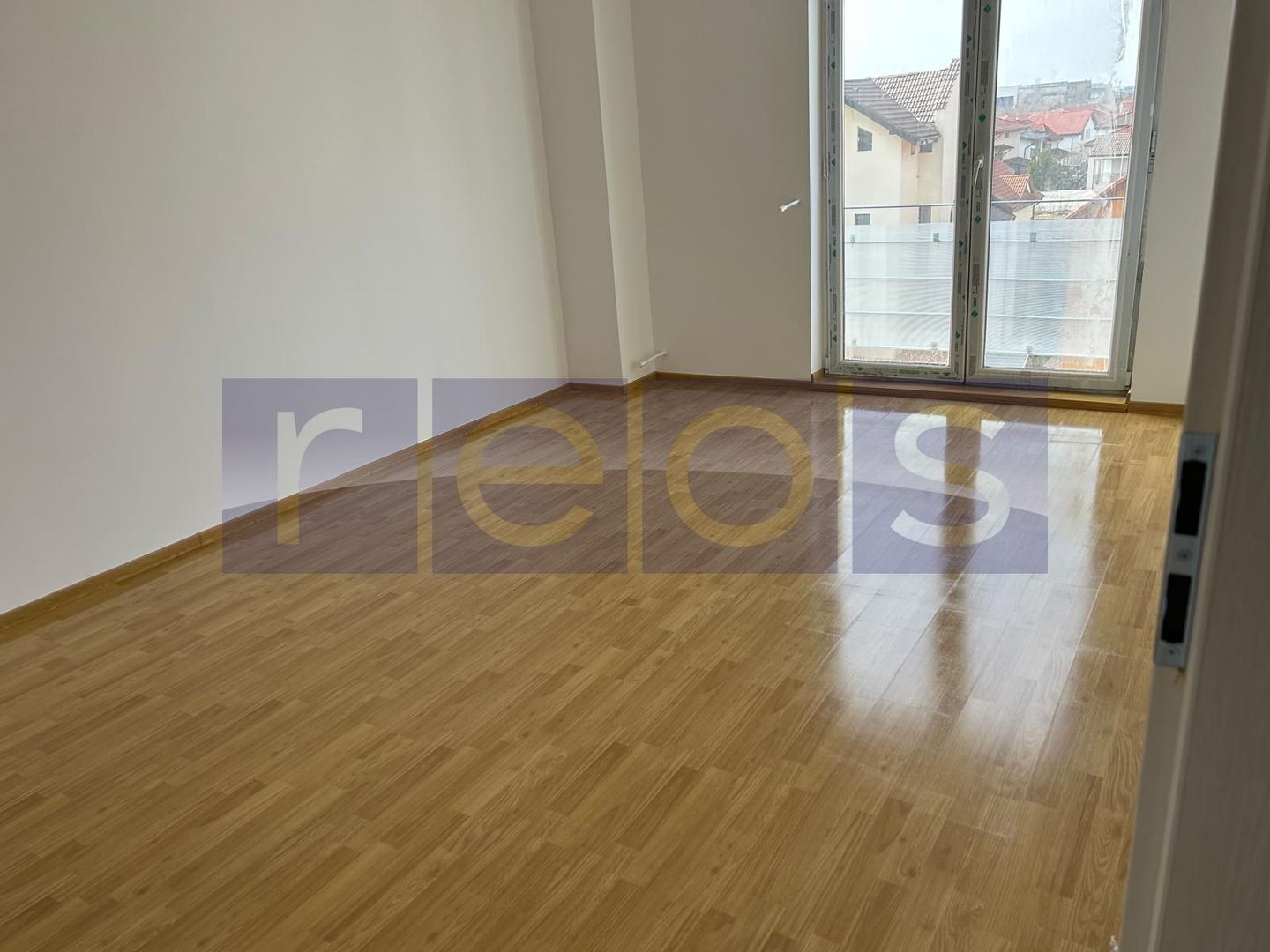 VANZARE 3 CAMERE | HANRI COANDA | 106MP | BLOC NOU | ZONA LINISTITA | - Poză 1