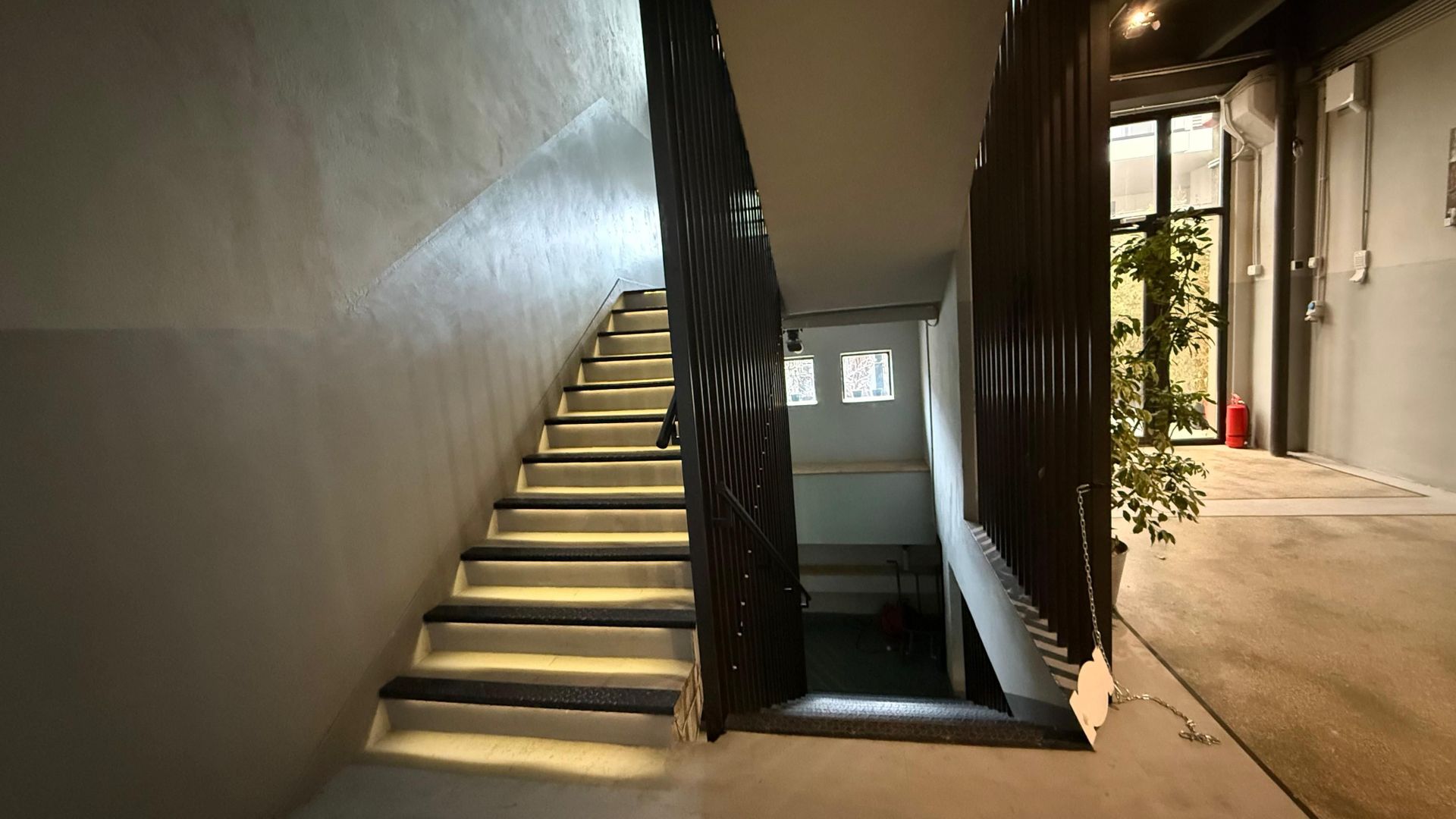 Spațiu  576mp+120mp curte  la 5 minute de Metrou Pipera - Poză 4