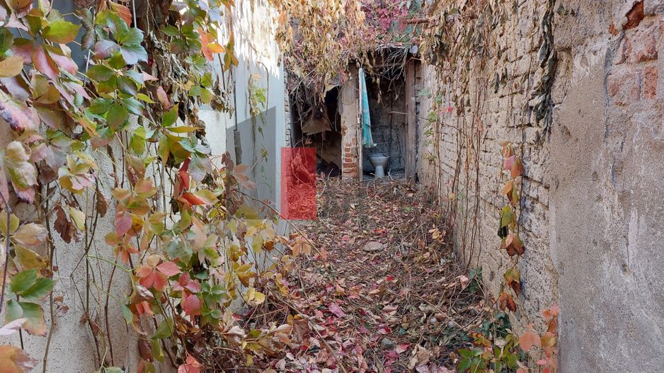 Casa "SARRERA" singur curte, multiple posibilitati, birou/comercial/rezidential - Poză 8