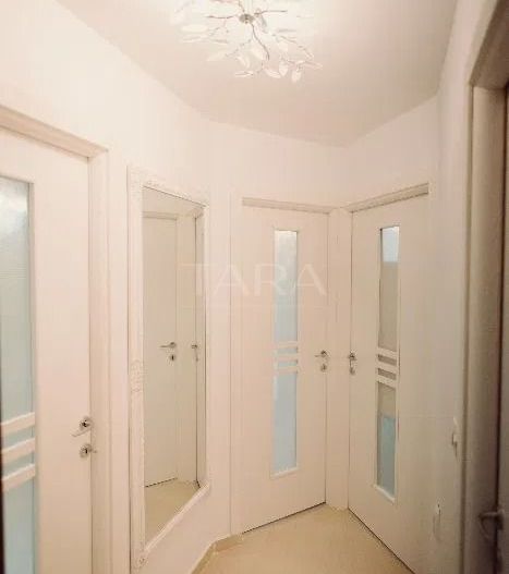 Apartament modern cu 2 camere în zona Clujana. - Poză 3