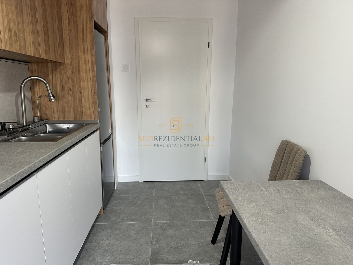 De închiriat 2 camere, Vienna Parkside, Mobilat + Parcare - Poză 4