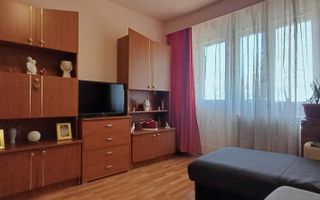 Apartament cu 2 camere, etaj intermediar, lift și balcon, zona Minerva - Poză 2