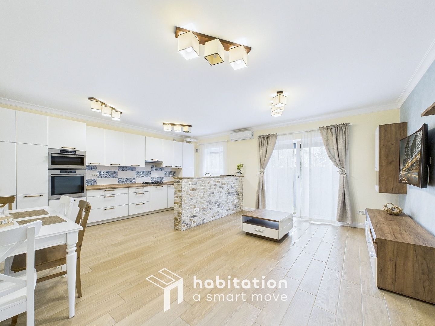 Apartament spațios cu curte și garaj – confortul unei case moderne - Poză 2
