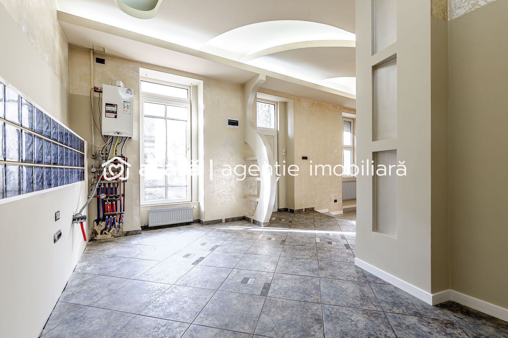Apartament ultracentral, complet renovat, Strada Eminescu nr. 7 - Poză 3