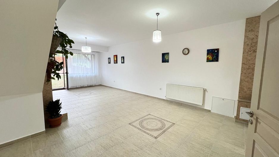 Casa cu 7 camere | 3 balcoane | Garaj | 220 mp + 80 mp curte | Cartier Panorama - Poză 5