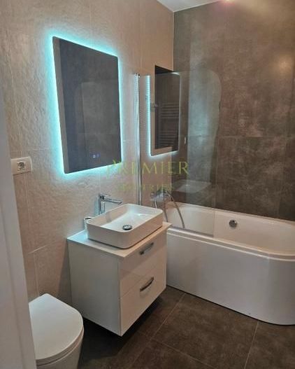 CLADIRE BIROURI SAU COMERCIAL | 550 MPU | 22 CAMERE 10 BAI 8 PARCARI | DAMAROAIA - Poză 2