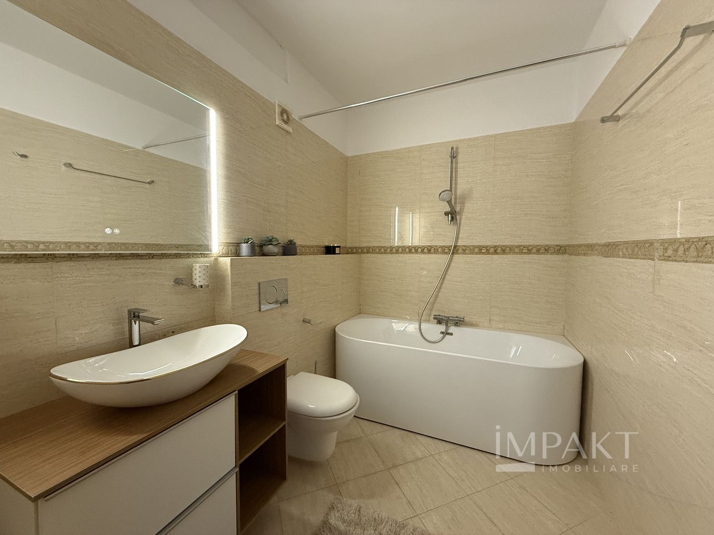 Penthouse pe doua niveluri cu 5 camere in cartierul Buna Ziua! - Poză 9