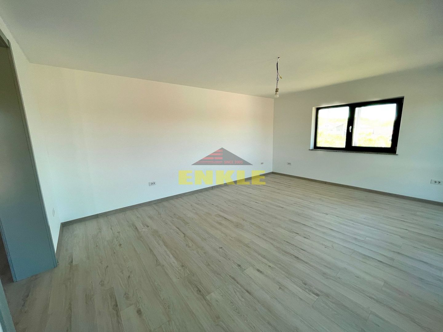 Vând casă nouă, 140 m² pe un teren de 2000 m², zona Hudum - Poză 1