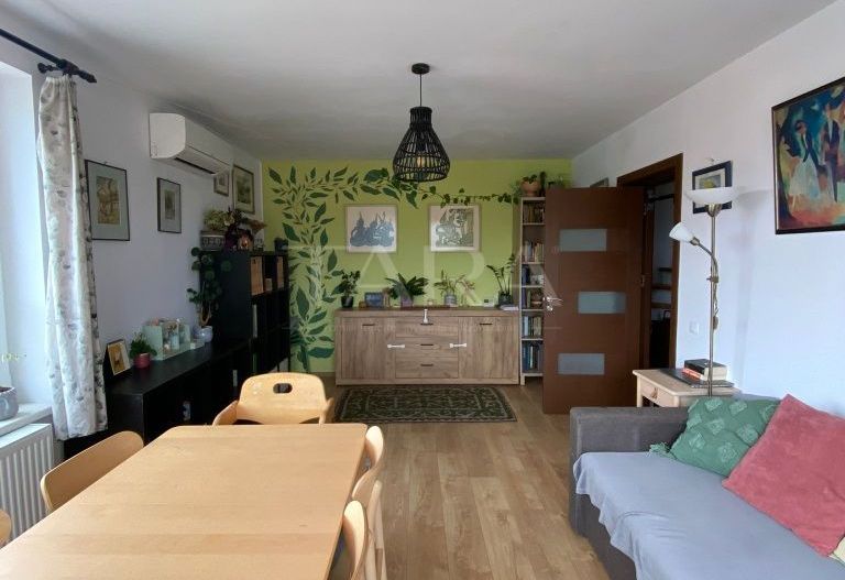 Apartament spațios cu 4 camere, în Baciu. - Poză 2