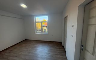 2 corpuri de Casă renovate + teren 125 mp Campina - Poză 8