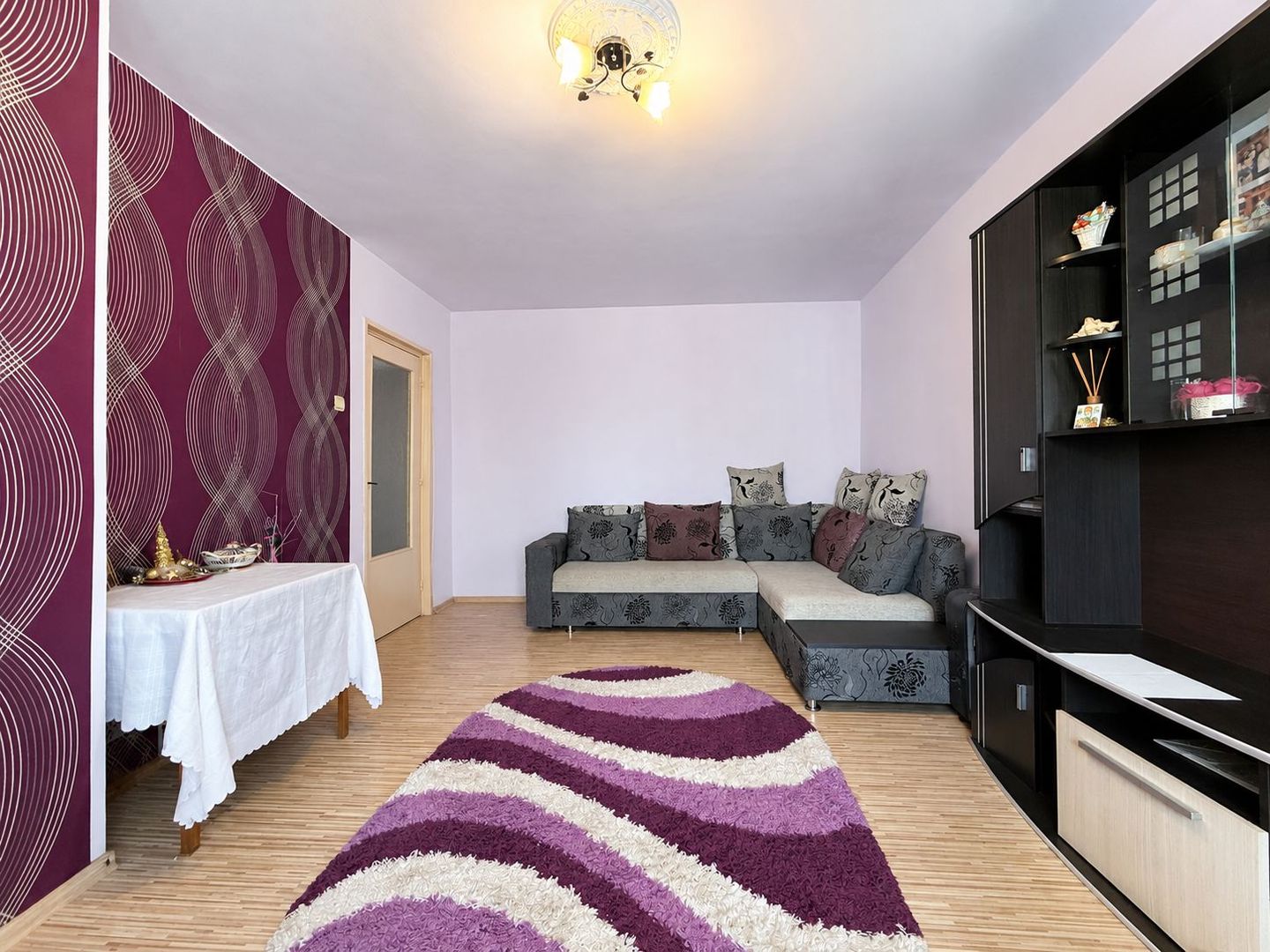 Apartament 3 camere decomandat, zona Alfa, etaj 1, două băi - Poză 2