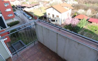 Aradului; decomandat, bucatarie inchisa. Parcare privata inclusa. - Poză 9