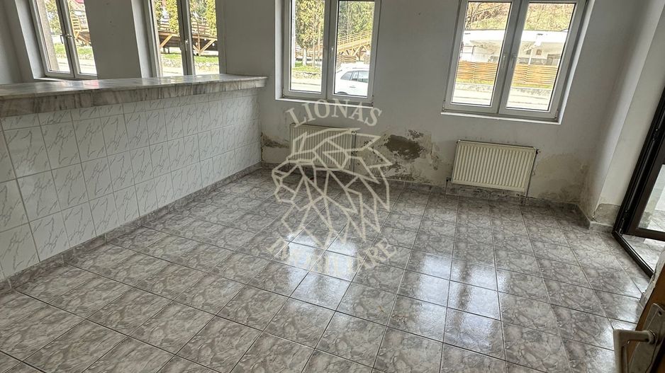 Spatiu central -ideal locuire /pensiune/cabinet/birouri- Sangeorz-Bai - Poză 4