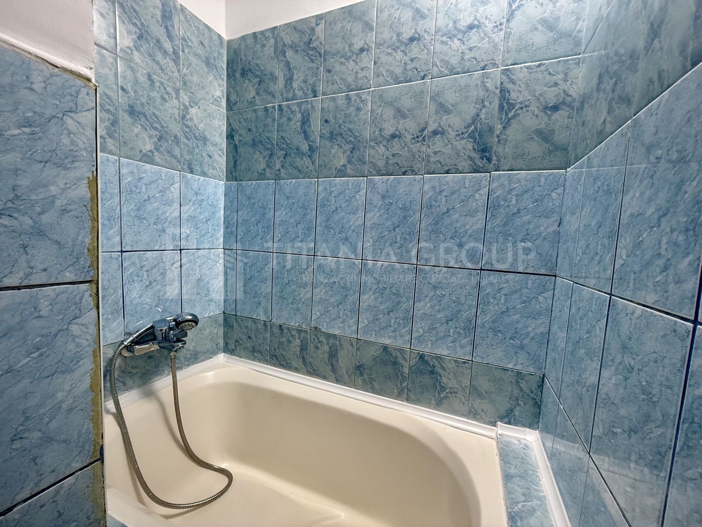 Garsoniera decomandata, etaj intermediar - Zona Tractorul, Coresi - Poză 10