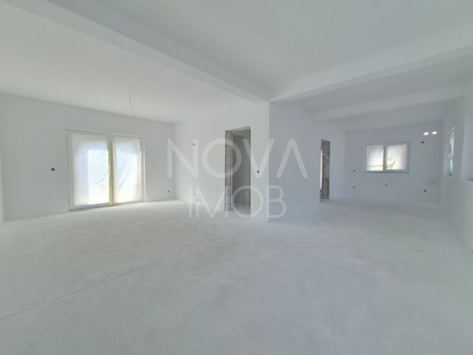 Casa tip duplex, la alb - Sura Mica - COMISION 0 - Poză 6