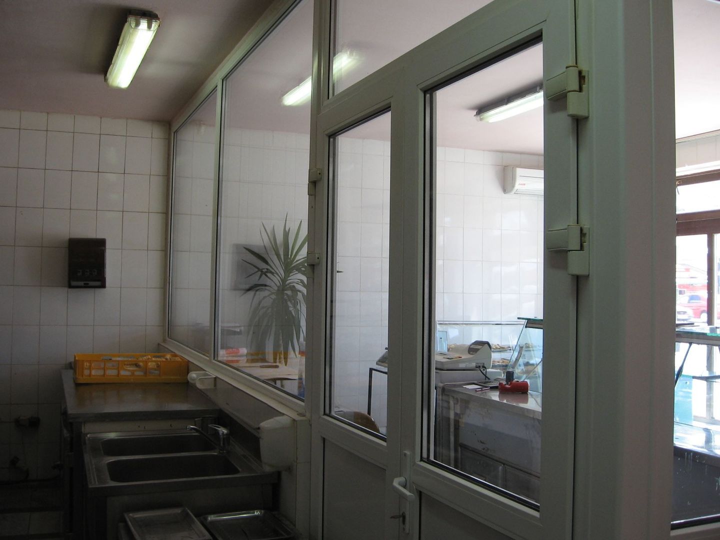 Vand afacere, utilaje si cladire - Poză 2
