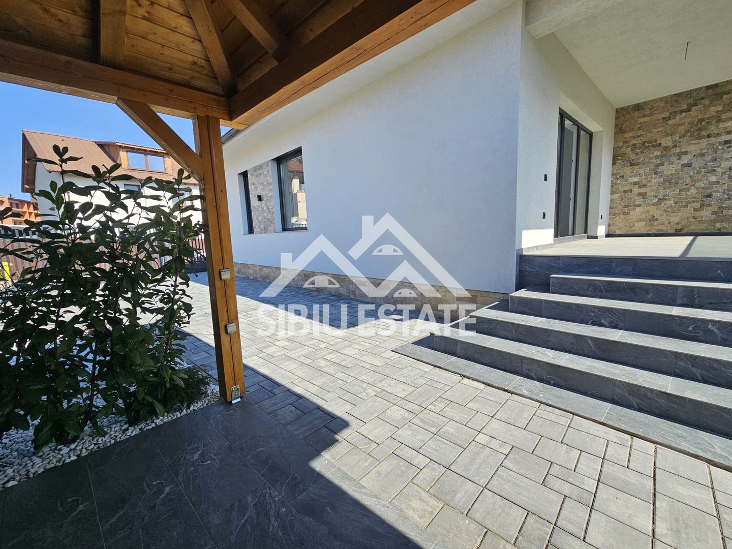 Casa cu garaj si pivnita Selimbar, Sibiu - Poză 1