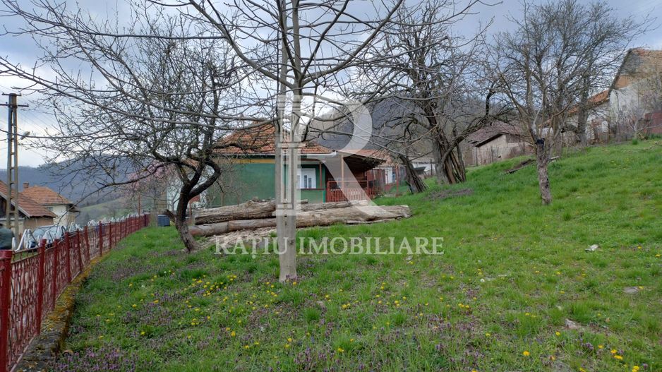 Casă din cărămidă | Teren 800 mp | Anexe tradiționale | Magura-Toplita - Poză 8