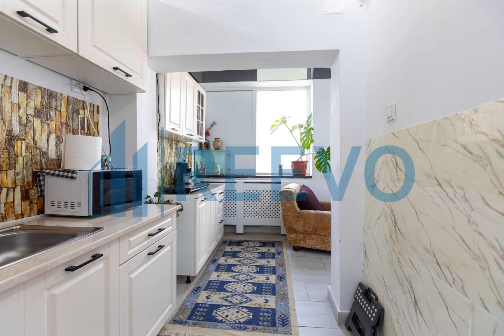 Clădire și teren de investiție, central Roman - Poză 15