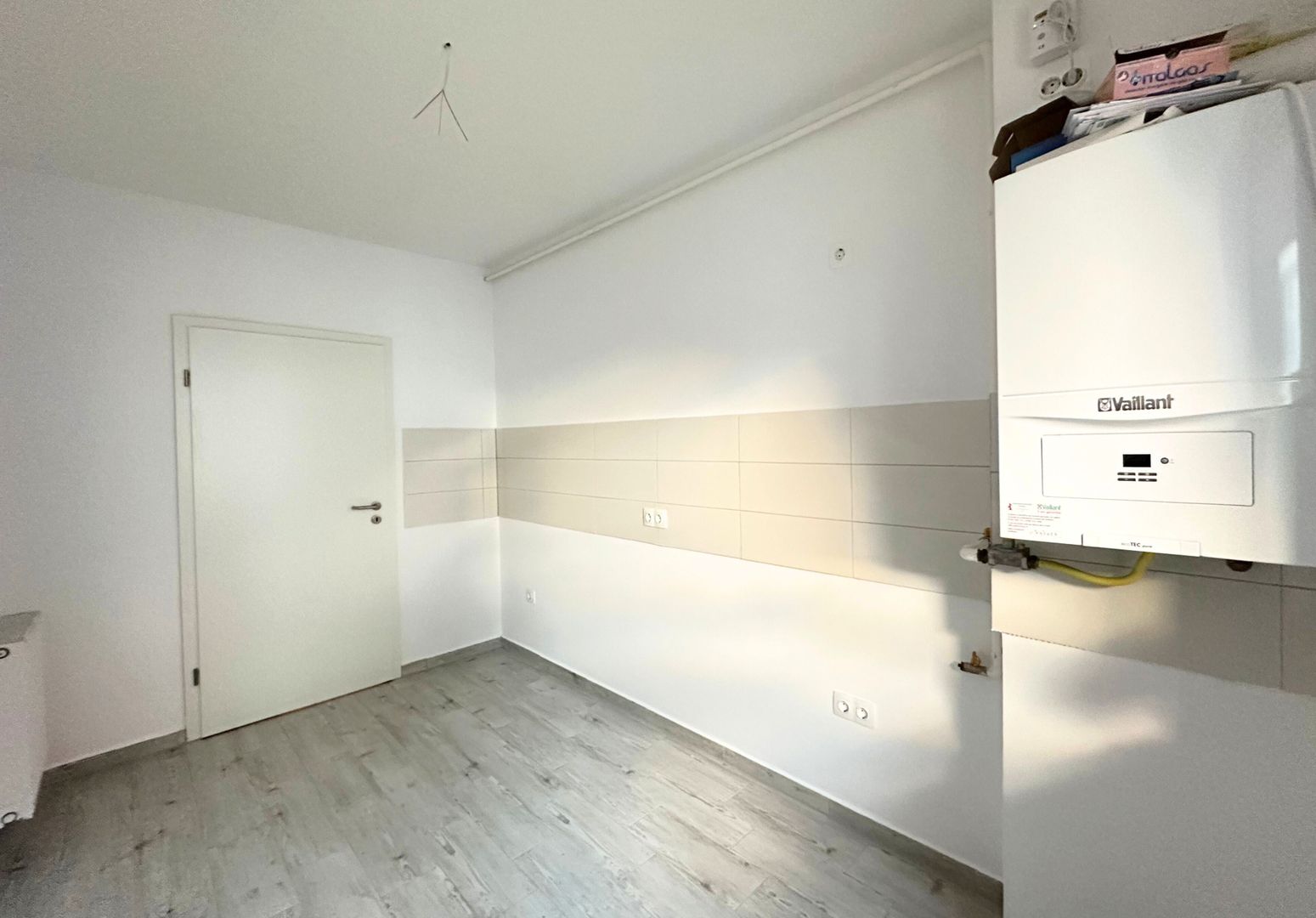 VÂNZARE APARTAMENT 2,5 CAMERE  NOU NELOCUIT - Poză 19