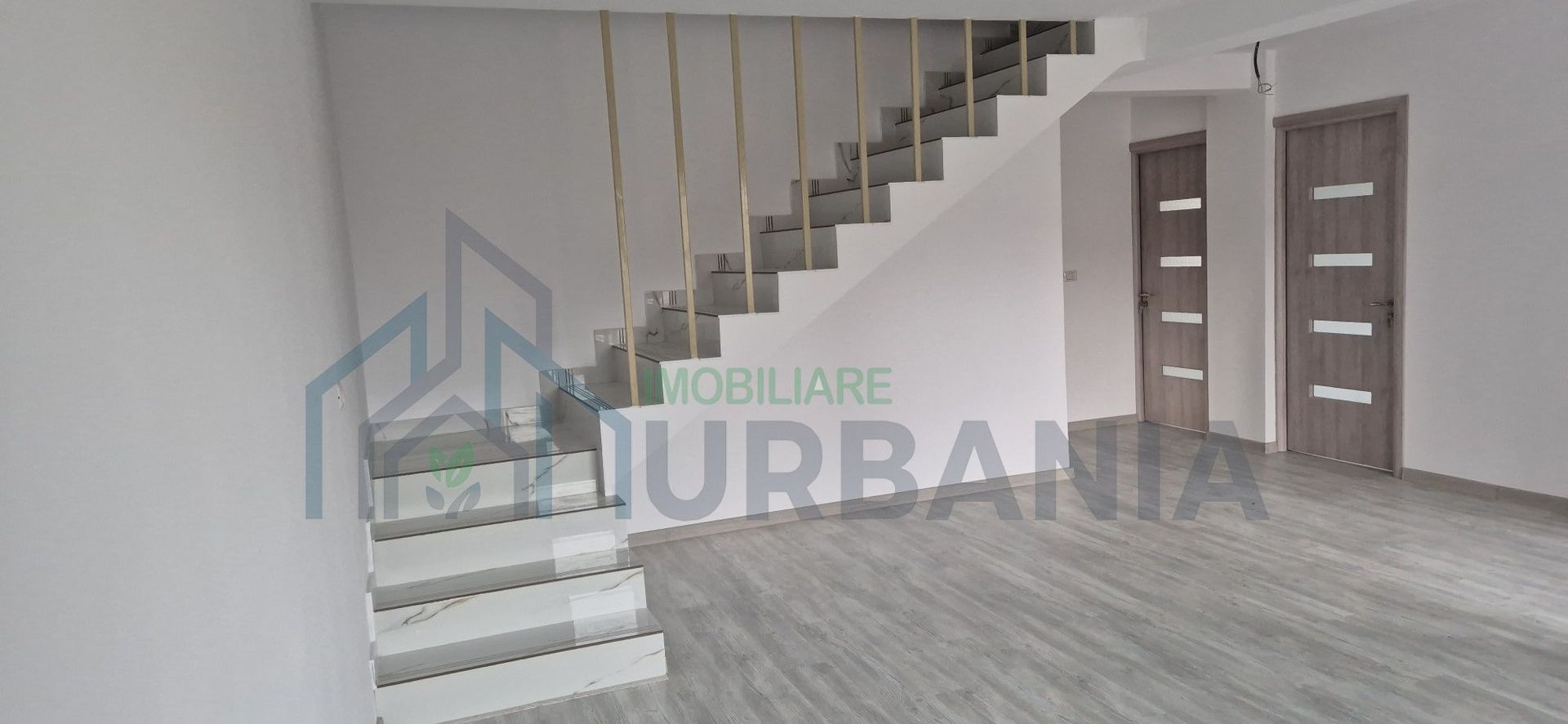 Casa Ciurbesti cu scara interioara si placa de beton! - Poză 3