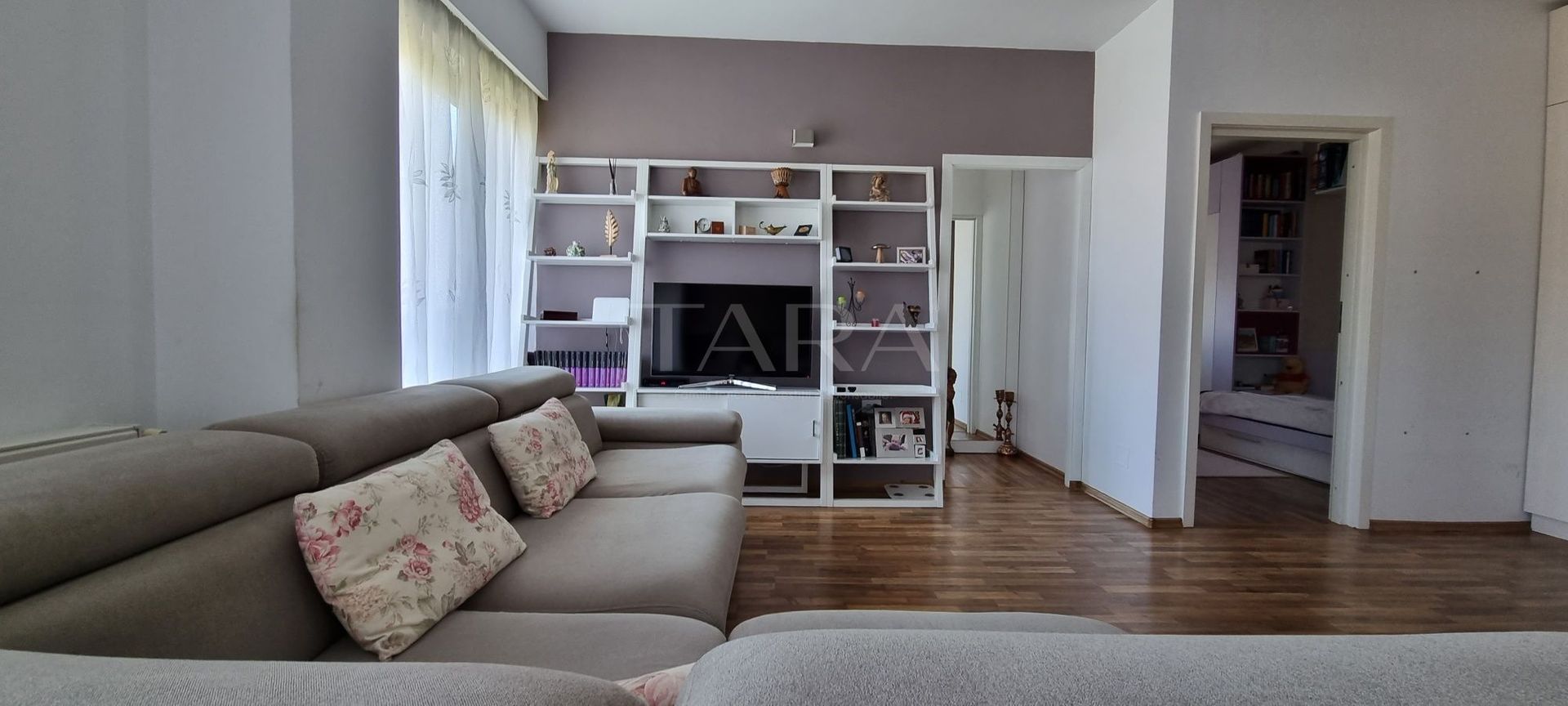 Apartament 3 camere, Plopilor – cu parcare inclusă - Poză 1