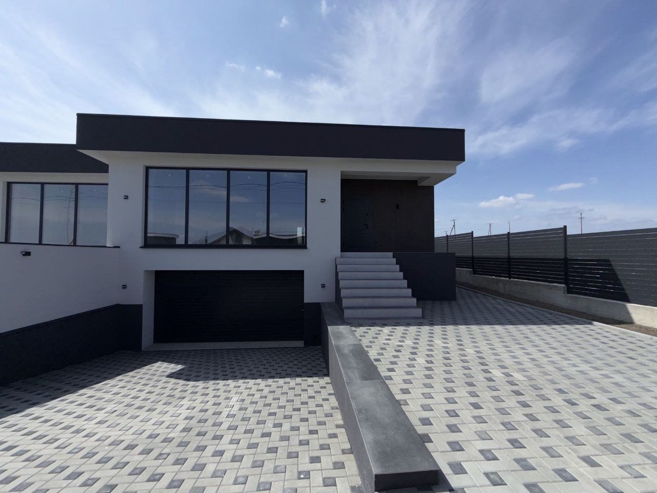 Duplex Hi-Tech 250 m2, Pașcani - Poză 1