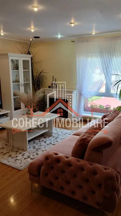 Apartament spațios, modern, cu pod propriu și 2 locuri de parcare - Poză 1