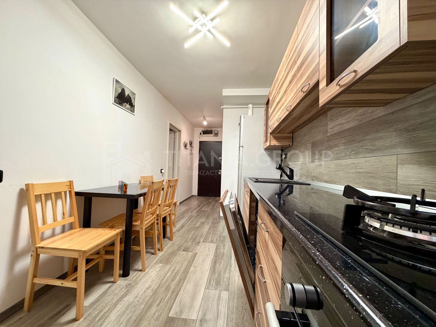 Apartament cu 3 camere, 2 bai  - zona Tractorul - Poză 5