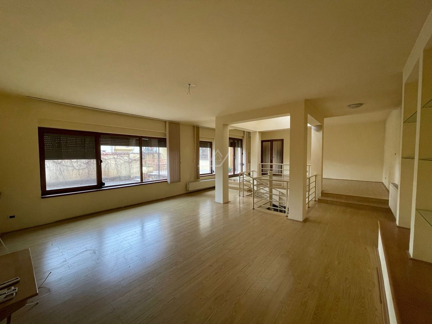 Casa individuala deosebita in zona Girocului - pozitie excelenta. Garaj dublu. - Poză 8