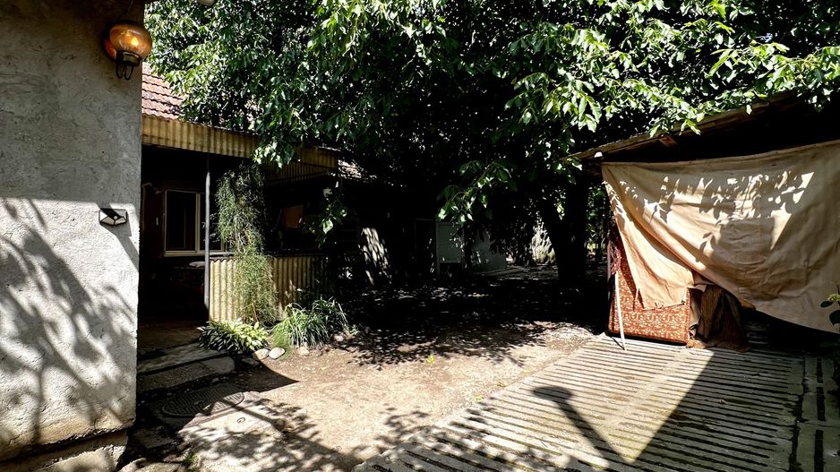 Casa in Tinca, centrala, 3 camere cu strada asfaltata - Poză 2