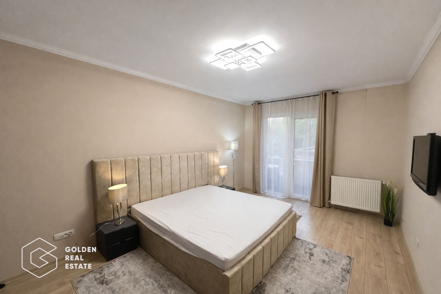 Apartament superb, BERMO, 2 camere, etaj 1, totul nou, centrala proprie, balcon - Poză 12