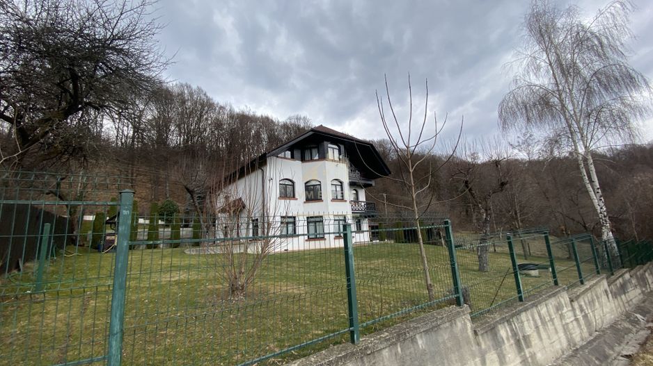 VILA 8 CAMERE, TEREN 1294 MP + 2712 MP PADURE, CAMPULUNG - Poză 1