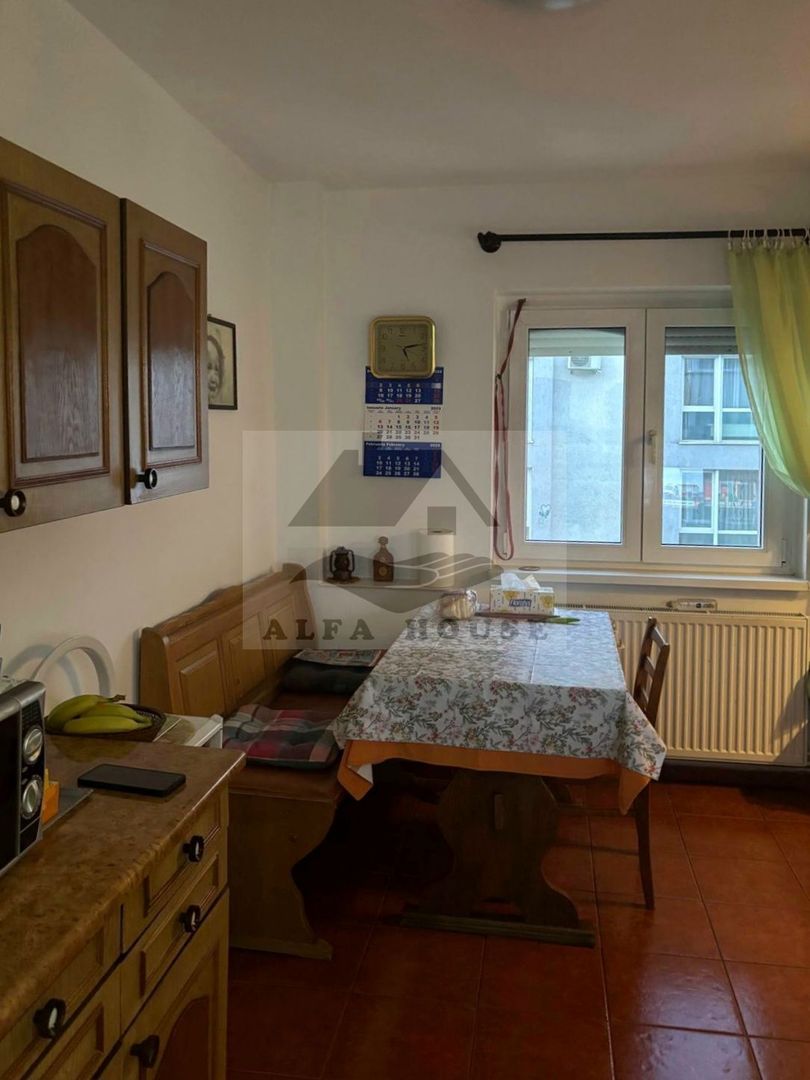 Apartament cu trei camere,  zona Racadau 75mp + doua balcoane 8mp - Poză 4
